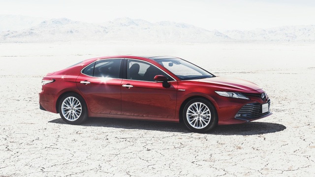 Toyota Camry 2018 "bán chạy như tôm tươi" tại quê nhà