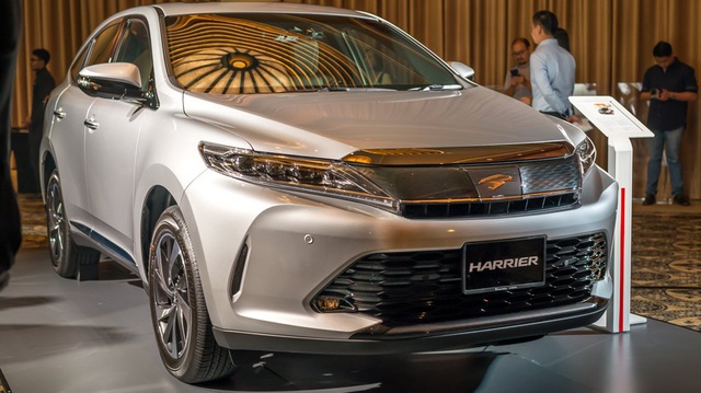 Cận cảnh Toyota Harrier 2017 - Lexus RX phiên bản giá rẻ - ngoài đời thực tại Đông Nam Á