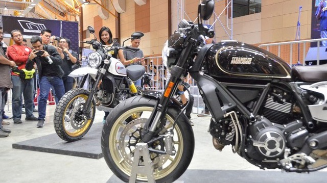 Sau Việt Nam, Ducati mang cặp đôi Scrambler Desert Sled và Café Racer đến Malaysia