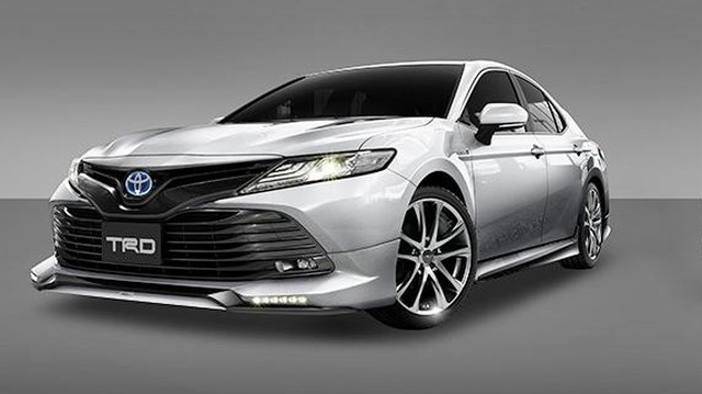 Chi tiết Toyota Camry 2018 phiên bản hầm hố hơn với gói phụ kiện TRD chính hãng