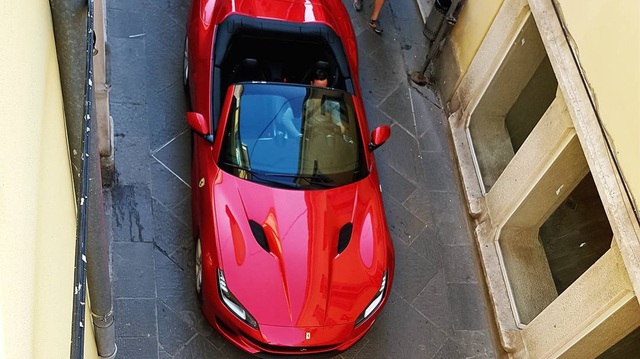 Lần đầu tiên nghe tiếng pô của siêu xe mui trần Ferrari Portofino mới