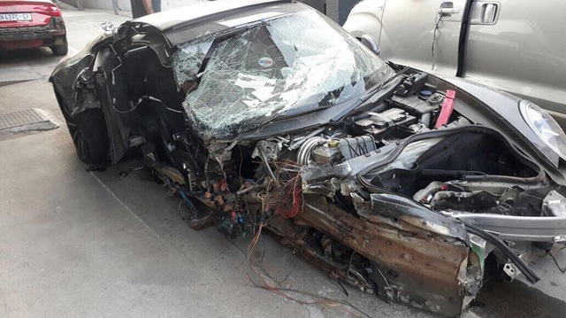 Cư dân mạng xót xa khi xem ảnh chiếc Porsche 911 Carrera 4S bị thiếu gia 22 tuổi phá nát