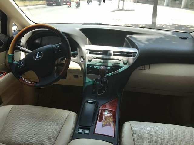 Đi 7 năm, Lexus RX350 hạ giá một nửa tại Hà Nội - Ảnh 4.