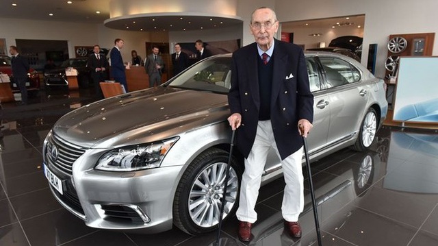 Chiếc Lexus LS "hàng thửa" mừng đại thọ 100 tuổi của khách hàng trung thành