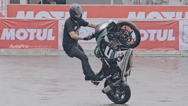 Mãn nhãn với những màn trình diễn của các stunter Việt và nước ngoài ở Đà Nẵng - Ảnh 9. Mãn nhãn với những màn trình diễn của các stunter Việt và nước ngoài ở Đà Nẵng - Ảnh 9.