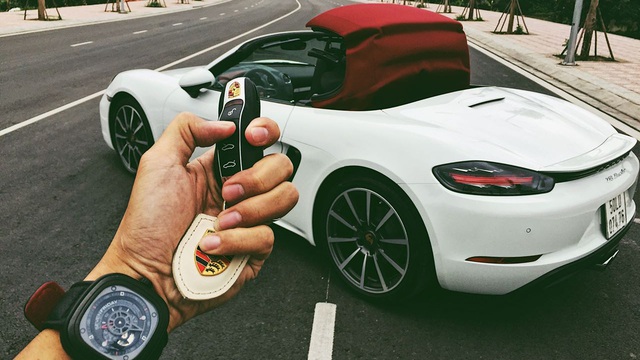 Khám phá hệ thống mui điều khiển điện của Porsche 718 Boxster