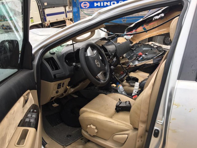 Lộ ảnh Toyota Fortuner nát bét nhưng túi khí không nổ khiến cư dân mạng xôn xao - Ảnh 3. Lộ ảnh Toyota Fortuner nát bét nhưng túi khí không nổ khiến cư dân mạng xôn xao - Ảnh 3.
