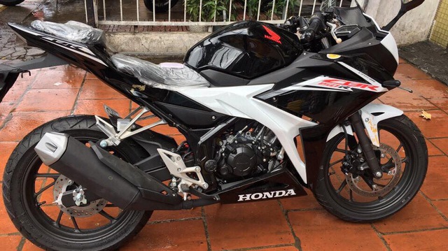Lô xe Honda CBR150R 2017 cập bến Việt Nam với giá hơn 110 triệu Đồng