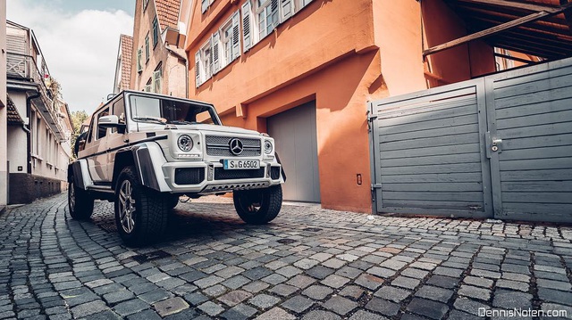 Bắt gặp SUV siêu sang Mercedes-Maybach G650 Landaulet chạy trên đường phố