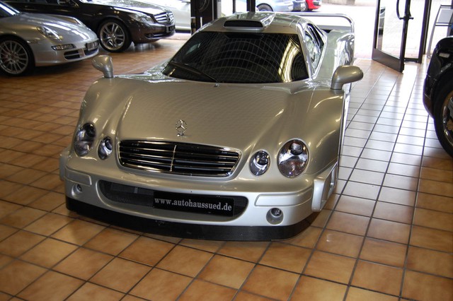 Mercedes-Benz CLK-GTR tuổi đời 18 năm vẫn có giá bán khóc thét 61 tỷ Đồng - Ảnh 2.