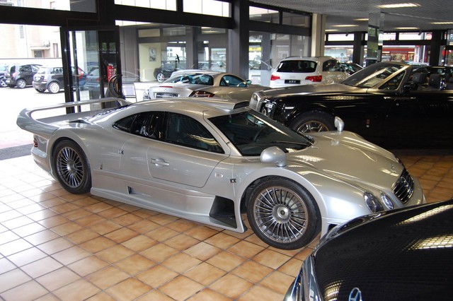 Mercedes-Benz CLK-GTR tuổi đời 18 năm vẫn có giá bán khóc thét 61 tỷ Đồng - Ảnh 3.