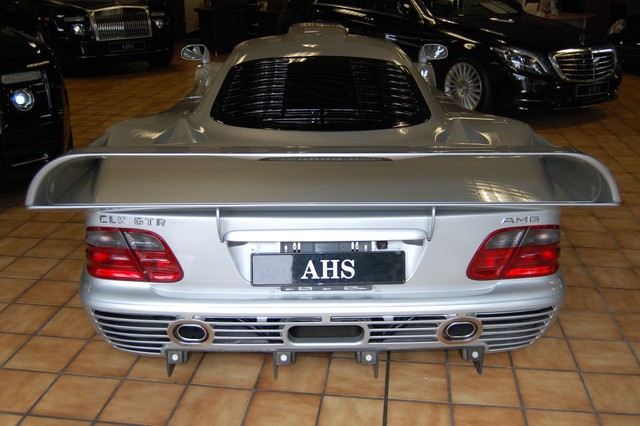 Mercedes-Benz CLK-GTR tuổi đời 18 năm vẫn có giá bán khóc thét 61 tỷ Đồng - Ảnh 8.