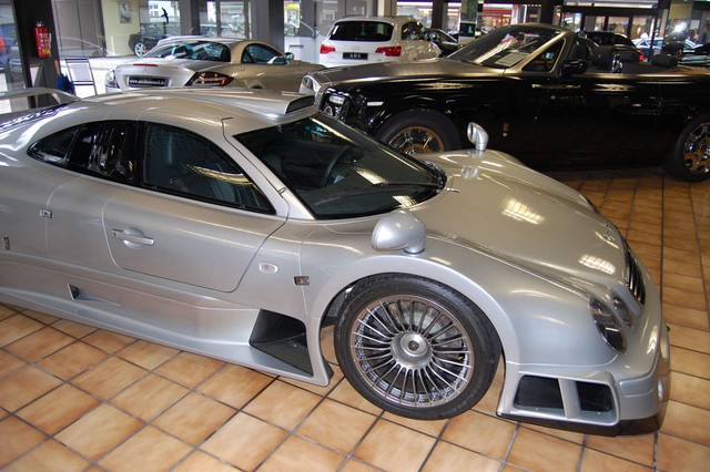 Mercedes-Benz CLK-GTR tuổi đời 18 năm vẫn có giá bán khóc thét 61 tỷ Đồng - Ảnh 9.