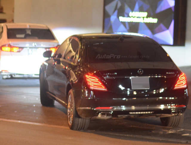 Dàn xe siêu sang Mercedes-Maybach S600 tháp tùng đại gia đến dự đám cưới Hoa hậu Việt Nam 2012 - Ảnh 4.