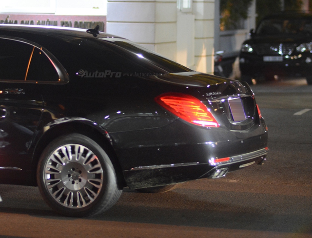 Dàn xe siêu sang Mercedes-Maybach S600 tháp tùng đại gia đến dự đám cưới Hoa hậu Việt Nam 2012 - Ảnh 8. Dàn xe siêu sang Mercedes-Maybach S600 tháp tùng đại gia đến dự đám cưới Hoa hậu Việt Nam 2012 - Ảnh 8.