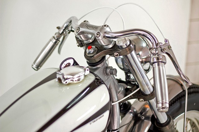 “HOT ROD’ – chiếc Triumph Bonneville độ đầy đam mê từ Bồ Đào Nha - Ảnh 4. “HOT ROD’ – chiếc Triumph Bonneville độ đầy đam mê từ Bồ Đào Nha - Ảnh 4.