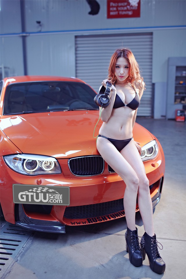 Cô nàng da sáng, dáng xinh bên BMW M-series - Ảnh 1.