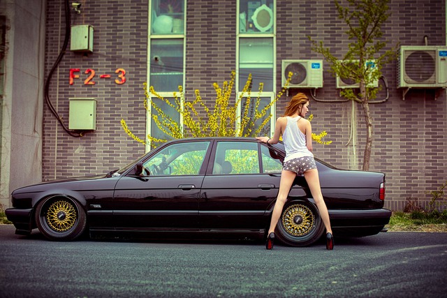 Cô nàng chân dài, eo thon khoe sắc bên xế độ BMW E34 - Ảnh 7.