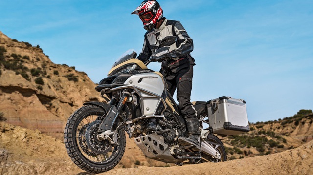 Ducati Multistrada 1200 Enduro Pro 2017 - Đối thủ trực tiếp của BMW 1200 GS Rallye
