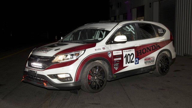 Honda CR-V hàng thửa cho các cựu chiến binh khuyết tật trên đường đua - Ảnh 2.