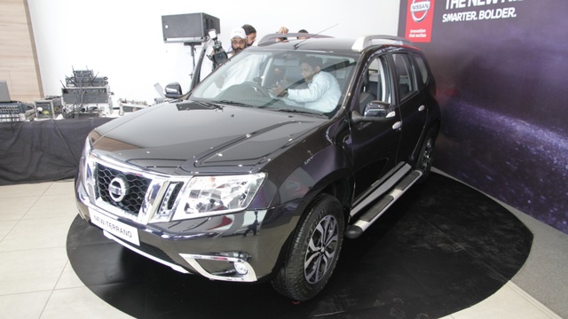SUV giá rẻ Nissan Terrano 2017 ra mắt với 22 chi tiết mới