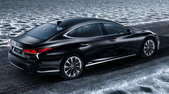 Sedan hạng sang cỡ lớn Lexus LS500h 2018 lần đầu lộ diện