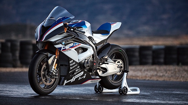 Mô tô siêu nhẹ và công nghệ cao BMW HP4 Race 2017 có giá ngang xe hơi hạng sang