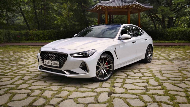 Đây là diện mạo "bằng xương, bằng thịt" của sedan thể thao Genesis G70 mới ra mắt