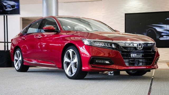 Ngắm vẻ đẹp của Honda Accord 2018 qua những hình ảnh "bằng xương, bằng thịt"