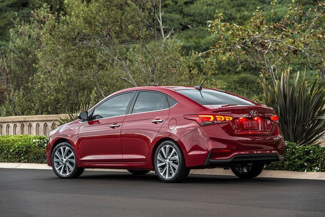 Hyundai Accent và Kia Rio: Mèo nào cắn mỉu nào? - Ảnh 5. Hyundai Accent và Kia Rio: Mèo nào cắn mỉu nào? - Ảnh 5.