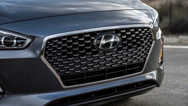 Xe gia đình Hyundai Elantra GT 2018 sẵn sàng ra mắt