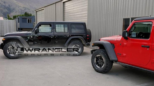 Xe việt dã Jeep Wrangler Unlimited Rubicon 2018 bị bắt gặp tại cây xăng dù chưa ra mắt