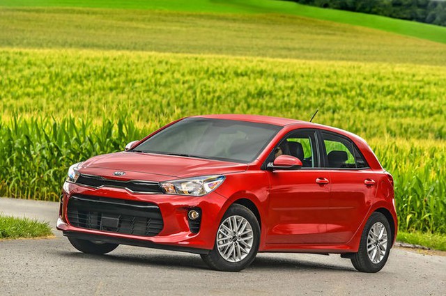 Hyundai Accent và Kia Rio: Mèo nào cắn mỉu nào? - Ảnh 9. Hyundai Accent và Kia Rio: Mèo nào cắn mỉu nào? - Ảnh 9.