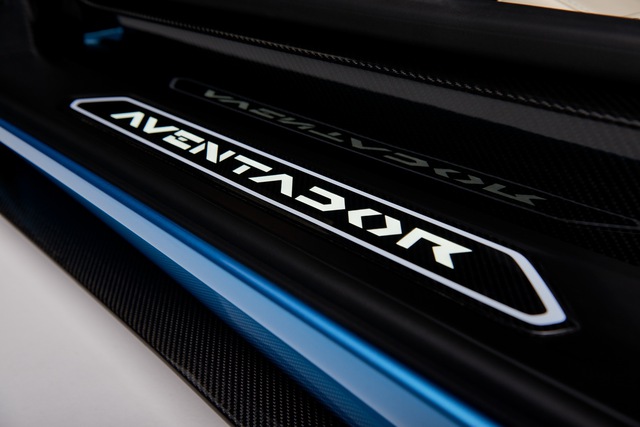Lamborghini Aventador S LP740-4 mui trần chính thức trình làng, giá từ 10,4 tỷ Đồng - Ảnh 14. Lamborghini Aventador S LP740-4 mui trần chính thức trình làng, giá từ 10,4 tỷ Đồng - Ảnh 14.