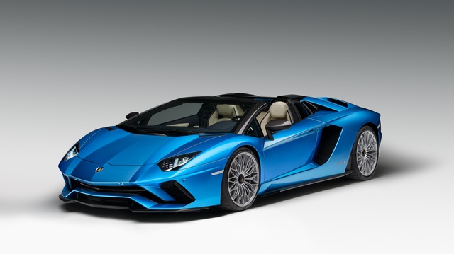 Lamborghini Aventador S LP740-4 mui trần chính thức trình làng, giá từ 10,4 tỷ Đồng