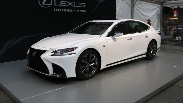Sedan hạng sang cỡ lớn Lexus LS500 F Sport 2018 trình làng