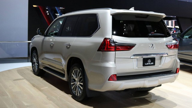 Ảnh thực tế Lexus LX570 phiên bản 5 chỗ ngồi vừa ra mắt - Ảnh 7.