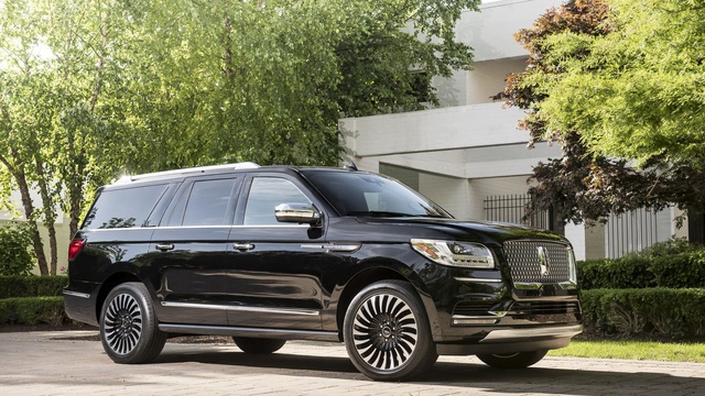 "Chuyên cơ mặt đất" Lincoln Navigator 2018 thêm đồ sộ với phiên bản kéo dài