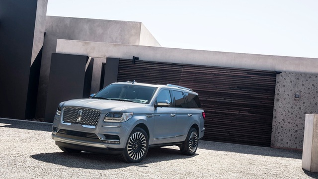 SUV hạng sang cỡ lớn Lincoln Navigator 2018 ra mắt với thiết kế thanh lịch và nội thất tiện nghi