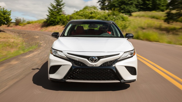 Chi tiết sedan cỡ trung Toyota Camry 2018, giá từ 23.495 USD