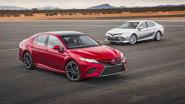 Toyota Camry 2018 có thể tránh được tai nạn ở vận tốc 40 km/h