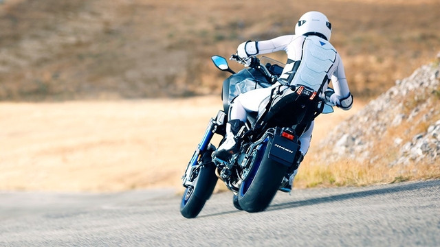 Xe mô tô 3 bánh Yamaha NIKEN chính thức lộ diện - Ảnh 4.