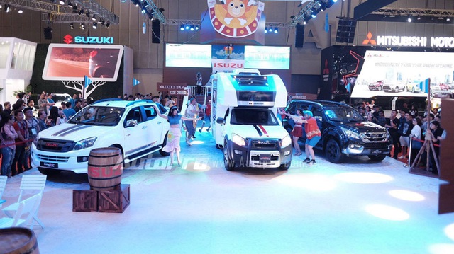 Trực tiếp: Isuzu gây choáng với chiếc D-Max phiên bản "nhà di động"