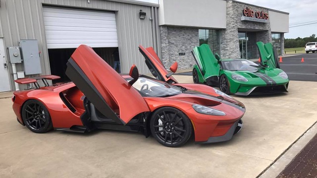 Nếu muốn sơn siêu xe Ford GT 2017 theo ý muốn, khách hàng phải chi hơn 600 triệu Đồng