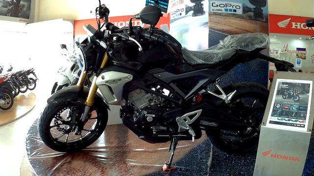 Naked bike khiến người Việt "phát thèm" Honda CB150R ExMotion đã xuất hiện tại đại lý