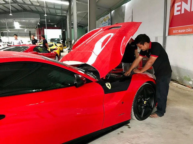 Dàn siêu xe Ferrari và Lamborghini của đại gia Sài thành tụ tập tại quận 2 - Ảnh 5.
