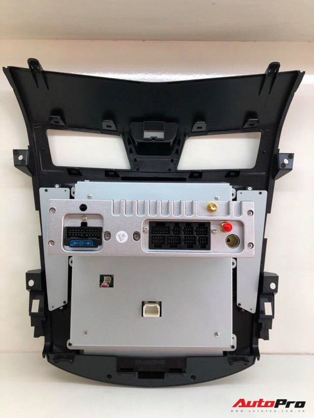 Honda CR-V cũ được tân trang với màn hình Tesla - Ảnh 5. Honda CR-V cũ được tân trang với màn hình Tesla - Ảnh 5.