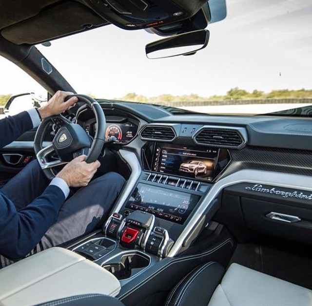 Siêu SUV Lamborghini Urus lần đầu lộ ảnh nội thất - Ảnh 1.