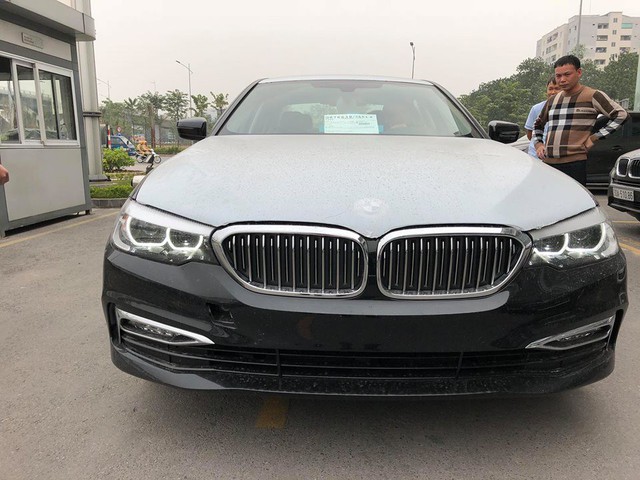 Sedan hạng sang BMW 5-Series 2017 đầu tiên về Việt Nam - Ảnh 1.
