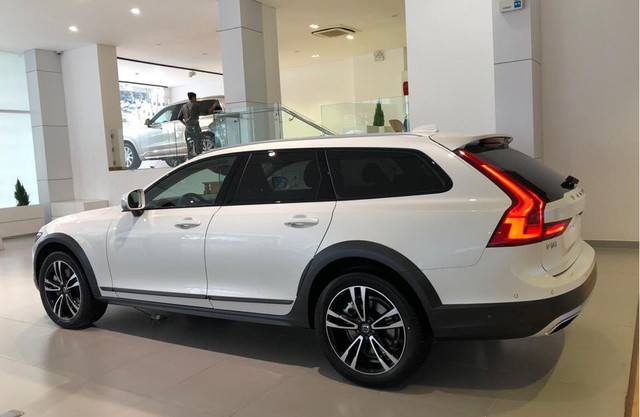 Wagon hạng sang Volvo V90 2018 đầu tiên về Việt Nam, chưa có giá bán - Ảnh 3. Wagon hạng sang Volvo V90 2018 đầu tiên về Việt Nam, chưa có giá bán - Ảnh 3.